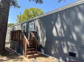 117 Betty St in Conroe, TX - Building Photo