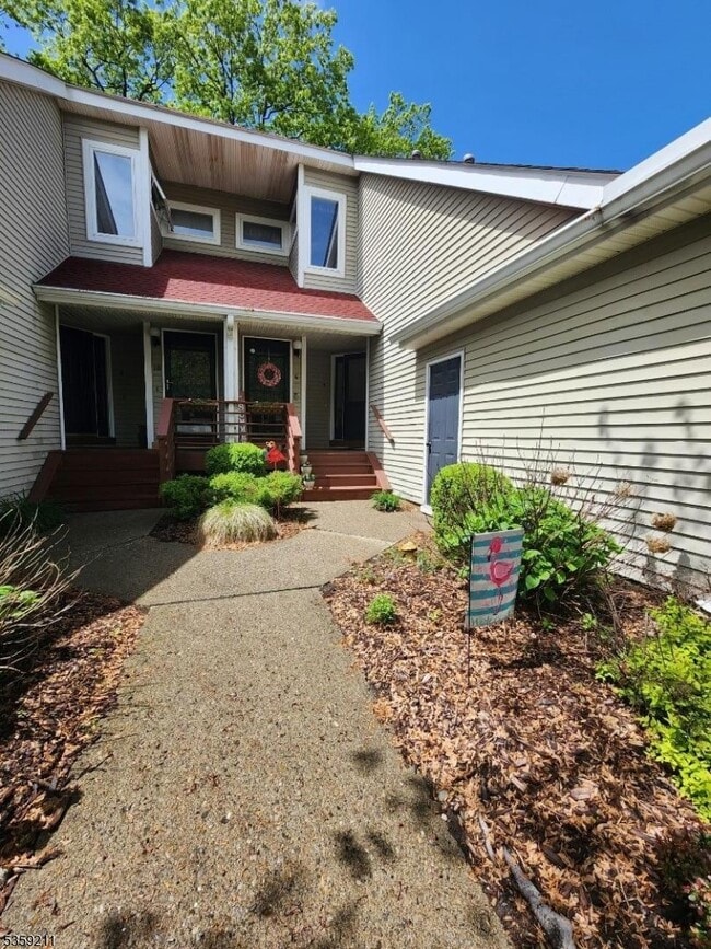 4 Petersburg Ct in Jefferson, NJ - Building Photo - Building Photo