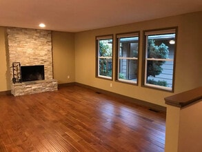 1585 SW 89th Ave in Portland, OR - Building Photo - Building Photo
