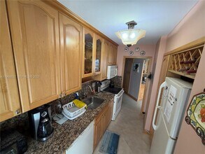 710 N Ocean Blvd in Pompano Beach, FL - Foto de edificio - Building Photo