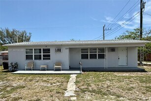 209 SW 14th St in Dania Beach, FL - Building Photo