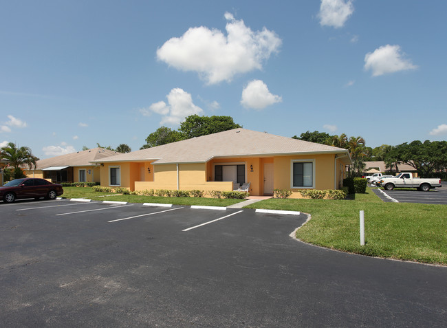 Lakeside Villas in West Palm Beach, FL - Foto de edificio - Building Photo