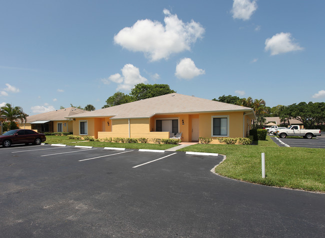 Lakeside Villas in West Palm Beach, FL - Building Photo - Building Photo