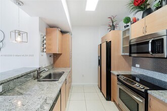 2775 NE 187th St in Aventura, FL - Building Photo - Building Photo