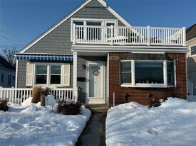 433 W Park Ave in Long Beach, NY - Building Photo