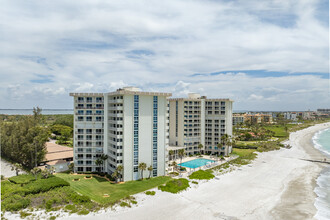 ISLANDER CLUB OF LONGBOAT in Longboat Key, FL - Building Photo - Building Photo