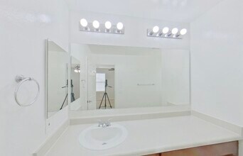 4803 W Leodra Ln in Phoenix, AZ - Building Photo - Building Photo