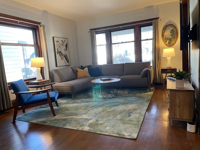 28 Saint James Pl, Unit Lower