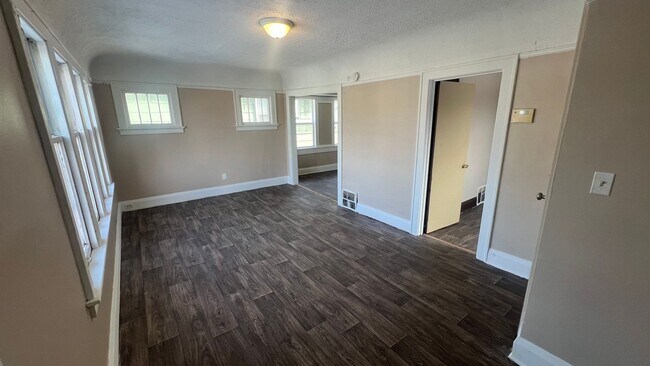 2421-2423-2423 W Finn Pl in Milwaukee, WI - Building Photo - Building Photo