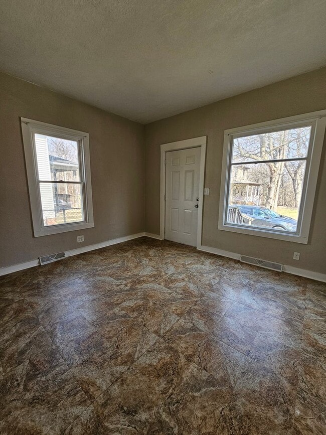 208-210 13th Ave in Moline, IL - Building Photo - Building Photo