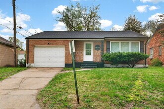 1810 Mora Ln in St. Louis, MO - Building Photo - Building Photo