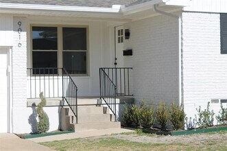 9016 Hackney Ln in Dallas, TX - Building Photo - Building Photo
