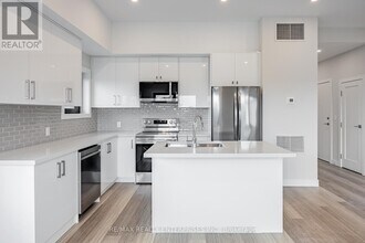 53-353 Queen St S in Mississauga, ON - Building Photo - Building Photo