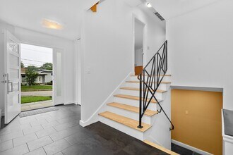 18 Mignon Rd in Newton, MA - Building Photo - Building Photo