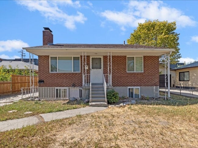 property at 1220 E Hudson Ave