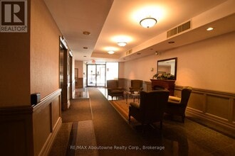 2199 Sixth Line in Oakville, ON - Building Photo - Building Photo