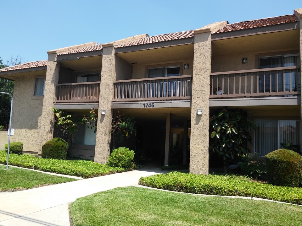 Sunflower Manor in Glendora, CA - Building Photo