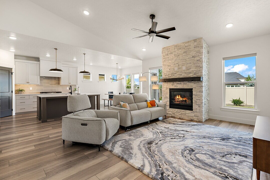 1400 W Tiger Eye St in Kuna, ID - Building Photo