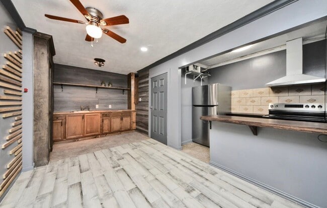 property at 5622 W Montgomery Rd