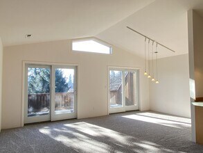 27 Annie Ln in White Salmon, WA - Building Photo - Building Photo
