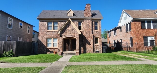 property at 2805 Cleburne St