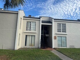 4519 Treehouse Ln in Tamarac, FL - Building Photo