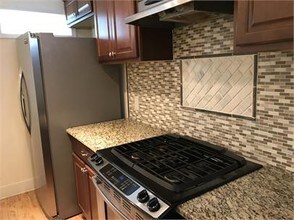 925 Greenwood Ave NE-Unit -B in Atlanta, GA - Building Photo - Building Photo