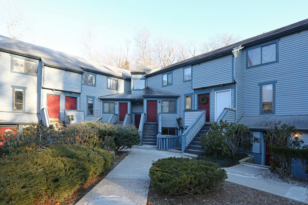 Hubbard Park Condominiums in Meriden, CT - Building Photo