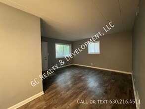 324 Wilson Ave in West Chicago, IL - Building Photo - Building Photo