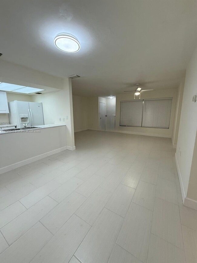 4696 Golden Gate Pkwy-Unit -A in Naples, FL - Foto de edificio - Building Photo