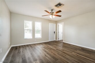 9083 Henry Rd in Ft. Myers, FL - Building Photo - Building Photo
