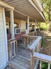 5670 Lauramore Rd in Macclenny, FL - Foto de edificio - Building Photo