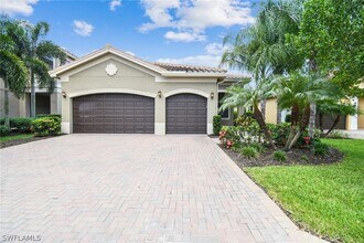 11541 Stonecreek Cir in Ft. Myers, FL - Building Photo - Building Photo