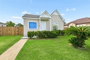710 West Dr in Westwego, LA - Building Photo