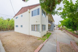 10043 Haines Canyon Ave, Unit E in Tujunga, CA - Building Photo