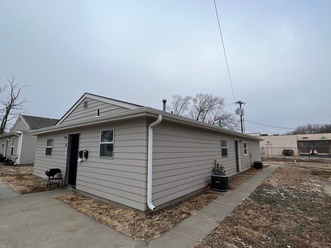 216-218 W Home St in Junction City, KS - Building Photo - Building Photo