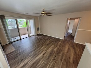 Rampart View Apartments in Colorado Springs, CO - Foto de edificio - Interior Photo