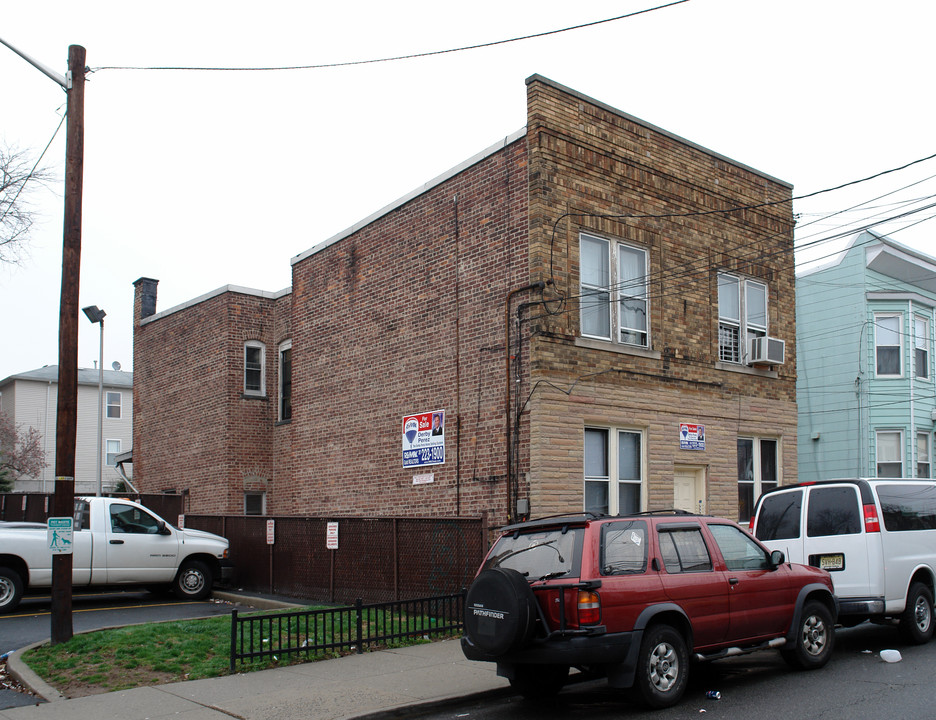 586 61st St in West New York, NJ - Foto de edificio