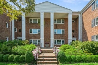 1833 Palmer Ave in Larchmont, NY - Building Photo - Building Photo