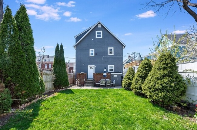 64 Parker St in Chelsea, MA - Foto de edificio - Building Photo