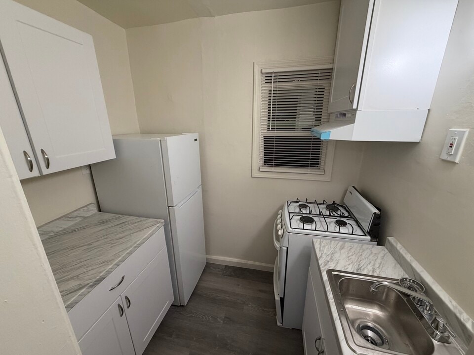 826 E Rte 66 in Glendora, CA - Building Photo