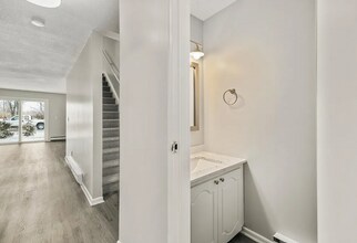 310 NY-66, Unit 7 Hudson Gardens in Hudson, NY - Building Photo - Building Photo