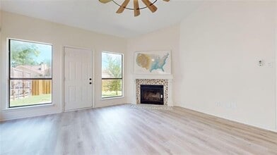 2605 Strother Dr in Garland, TX - Foto de edificio - Building Photo
