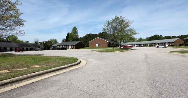 Canterbury Apartments in Zebulon, NC - Building Photo - Building Photo