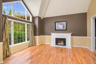 7811 146th Pl SE in Newcastle, WA - Building Photo - Building Photo