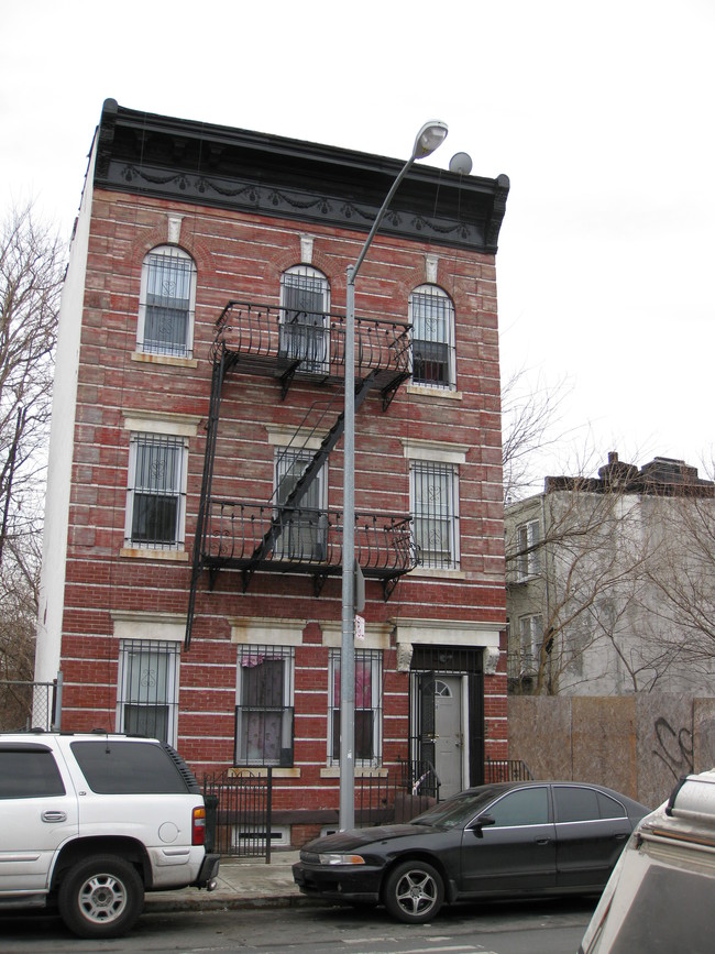 98 Liberty Ave in Brooklyn, NY - Foto de edificio - Building Photo