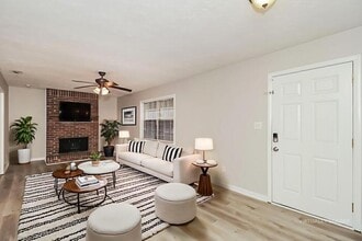 1928 Leatherleaf Dr SW in Marietta, GA - Building Photo - Building Photo