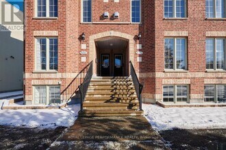 870 Longfields Dr in Ottawa, ON - Building Photo - Building Photo