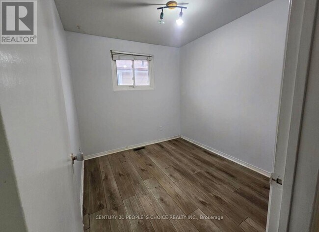 17 Seaborn Rd in Brampton, ON - Building Photo - Building Photo