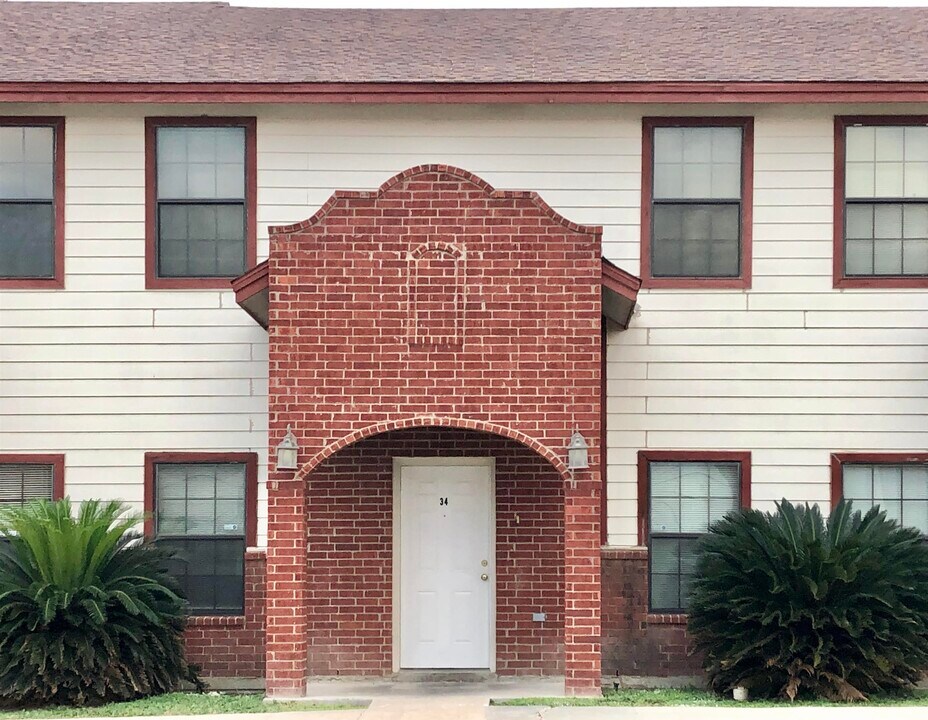 4246 Dorel Dr in Laredo, TX - Building Photo